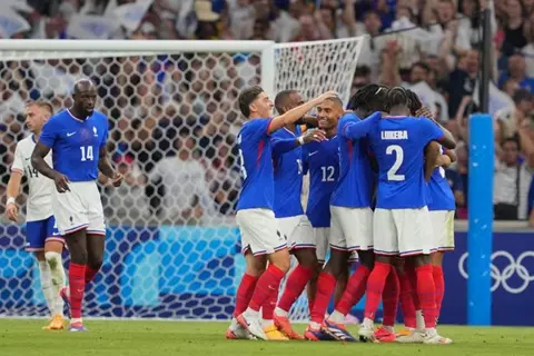 أوليز يقود الهجوم.. تشكيل منتخب فرنسا أمام أيسلندا في تصفيات كأس العالم